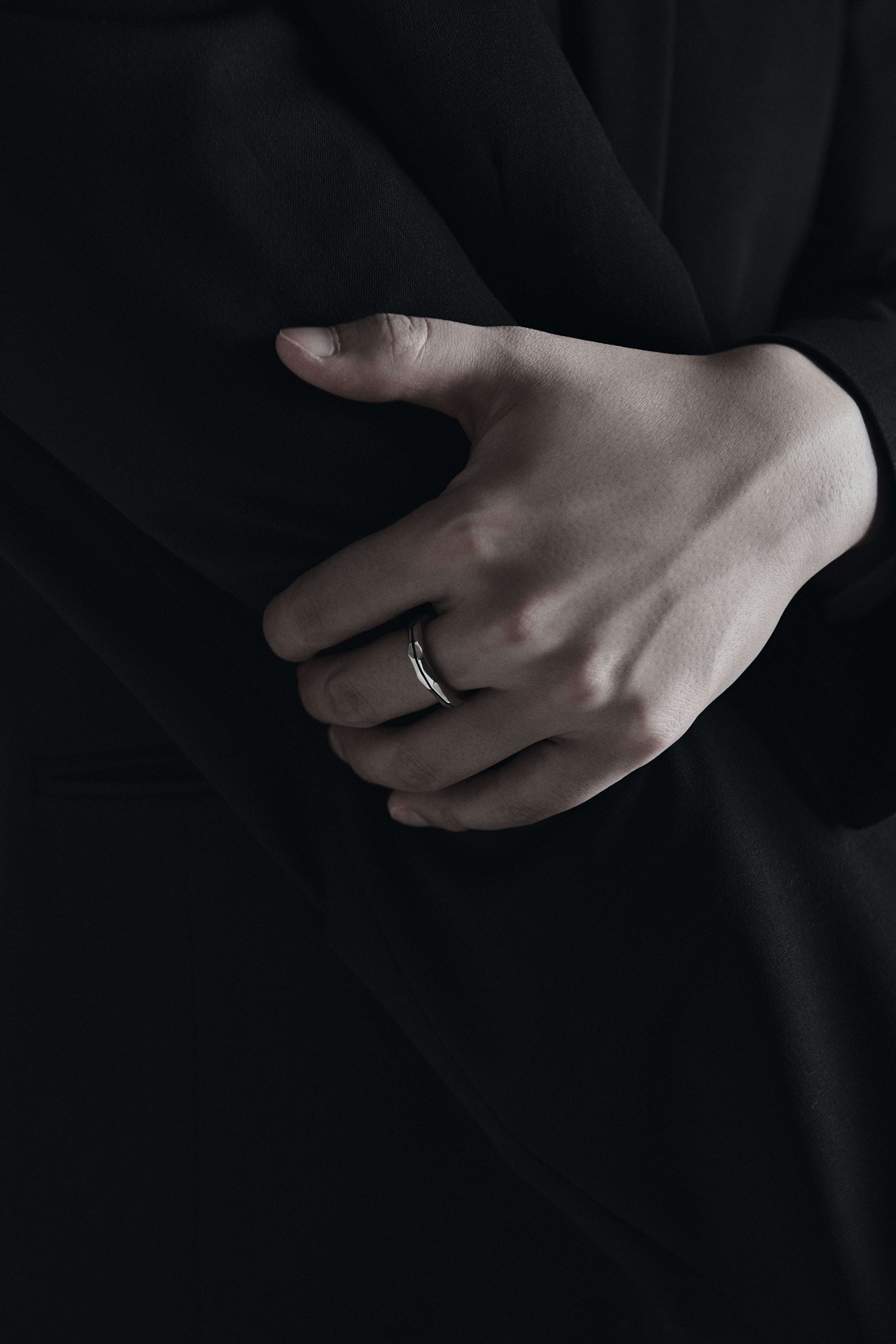 One line stone ring - OVERTHELINE 오버더라인 - CAVA LIFE