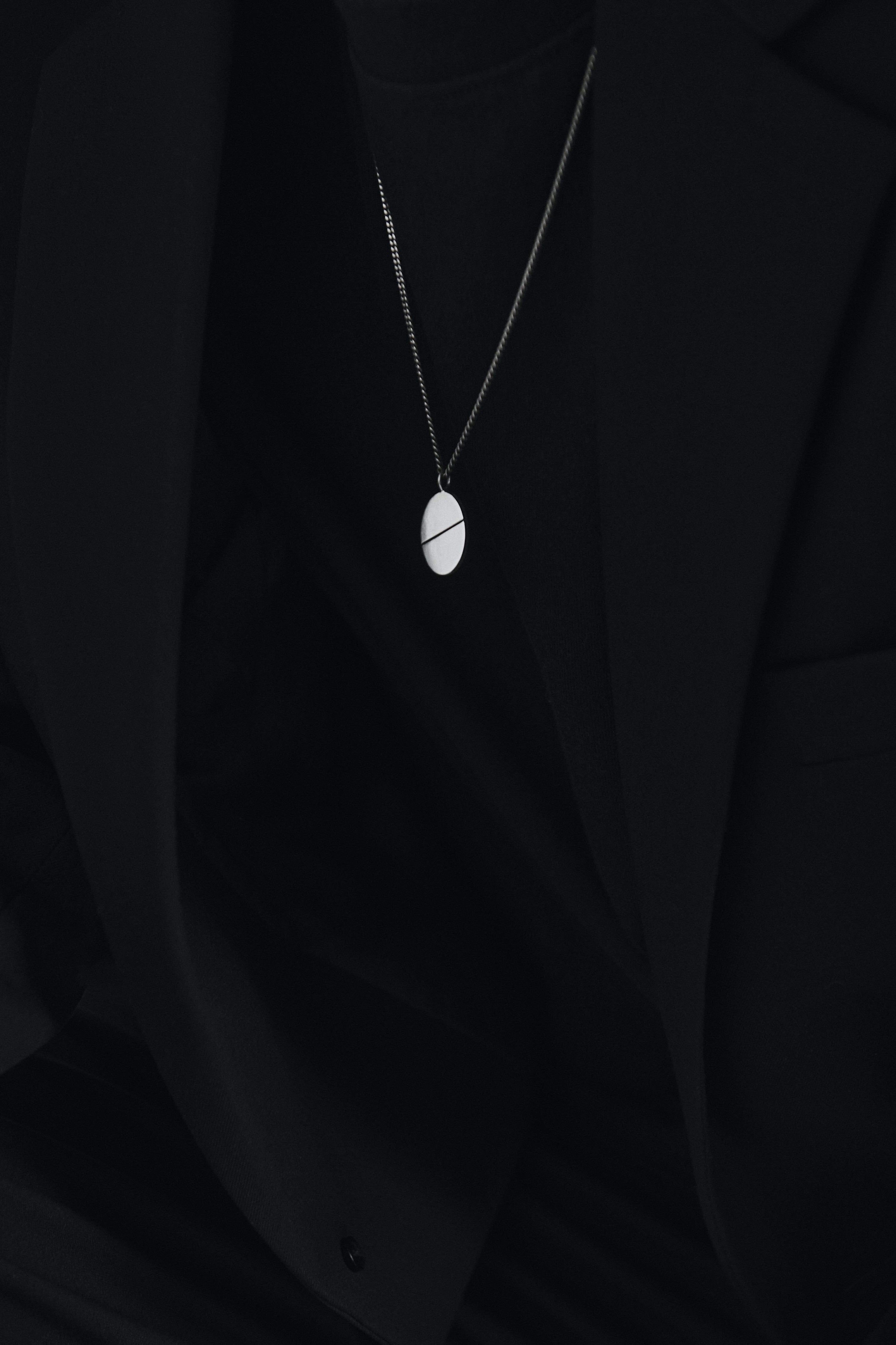 One line oval pendant - OVERTHELINE 오버더라인 - CAVA LIFE