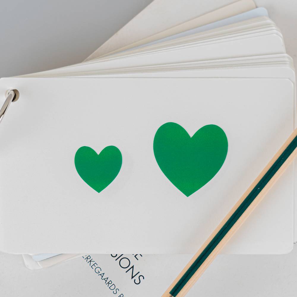 HAPPILY EVER AFTER - GREEN HEART (하트 씰스티커 2매)