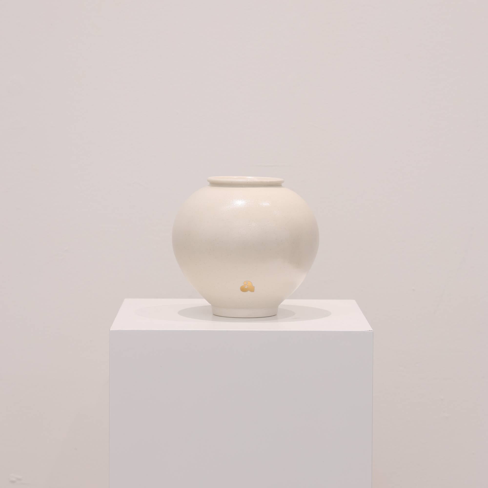 SAI 006 한밤의 태양 달항아리