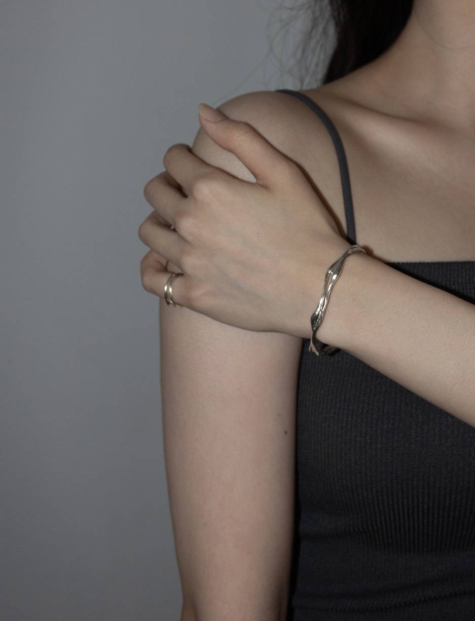 haett's signature bangle