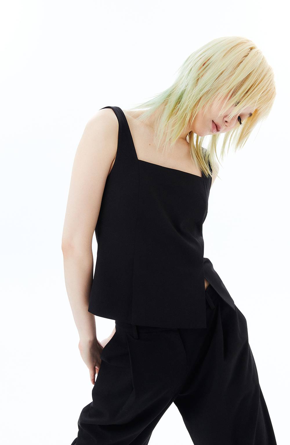 BACK STRAPS TOP / BLACK