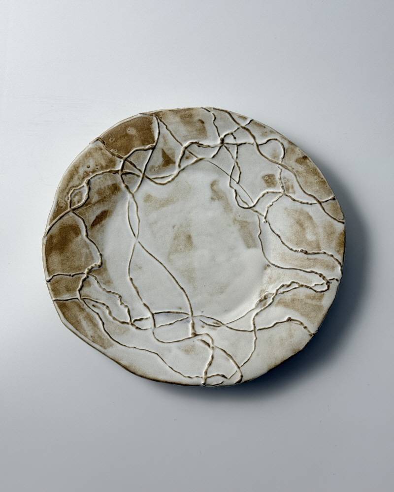 Vine dish matt smoked white round