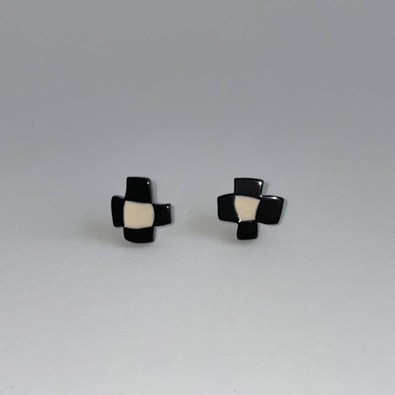 checker flower earring