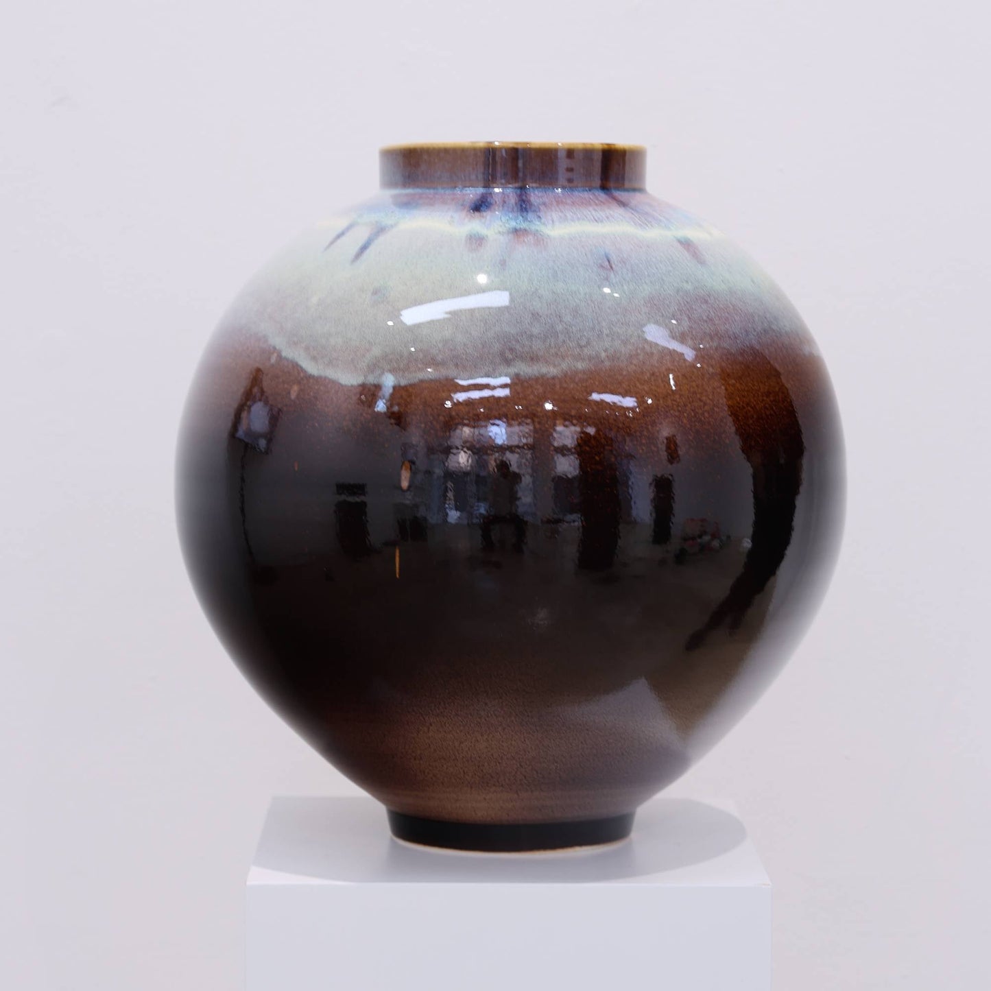 SAI 006 무너지는 하늘 달항아리 46cm