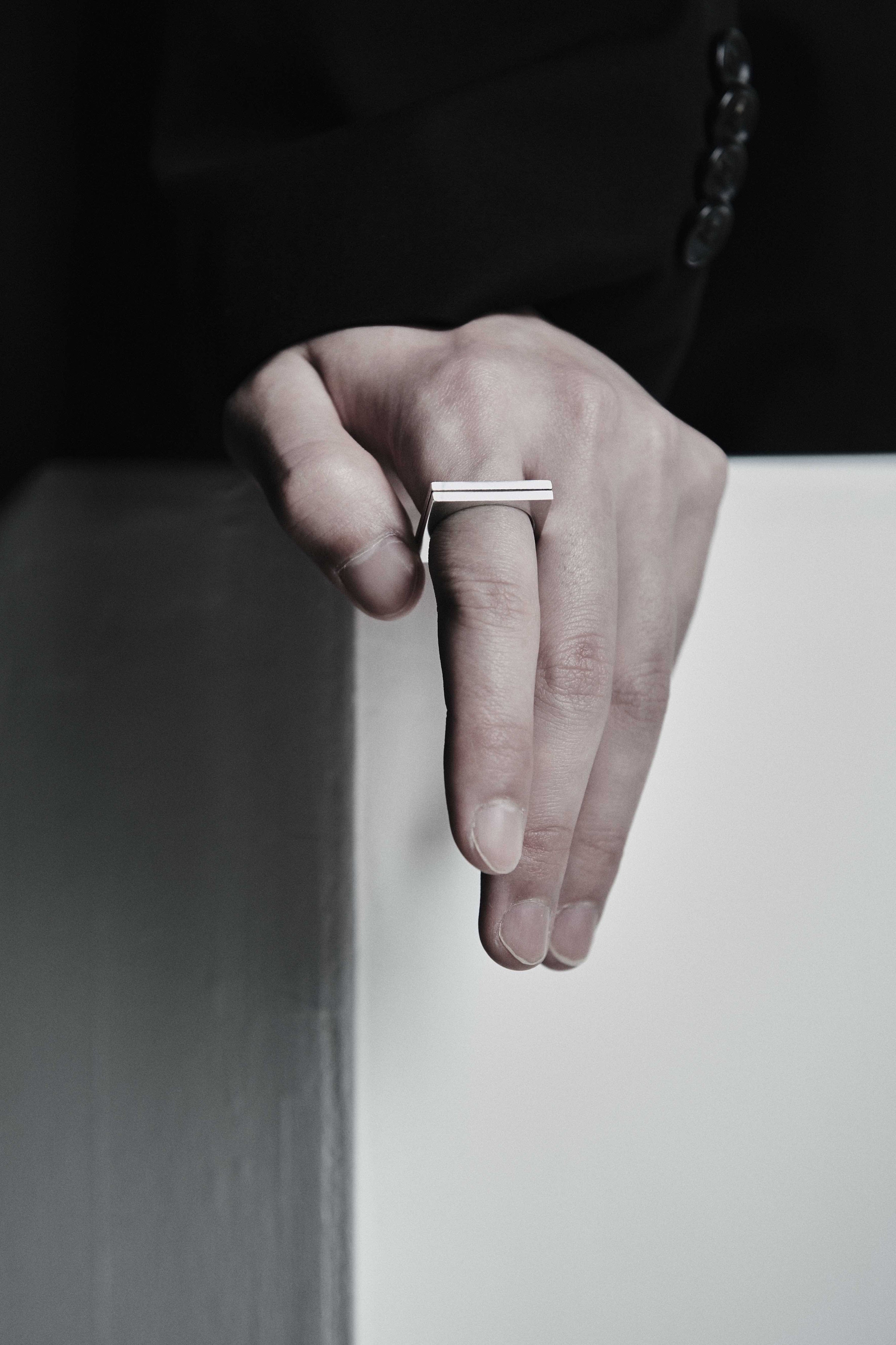 Square line ring - OVERTHELINE 오버더라인 - CAVA LIFE