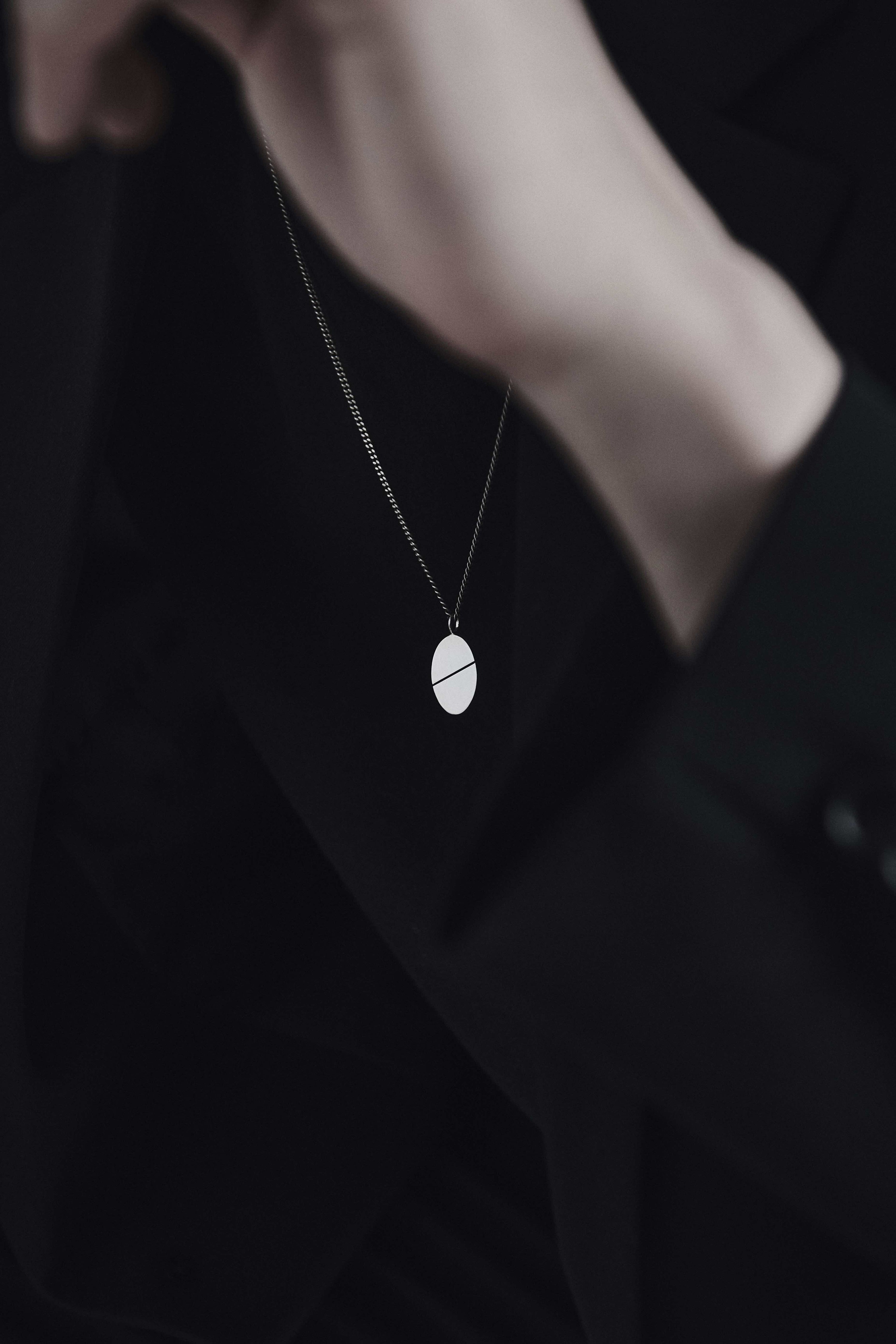 One line oval pendant - OVERTHELINE 오버더라인 - CAVA LIFE