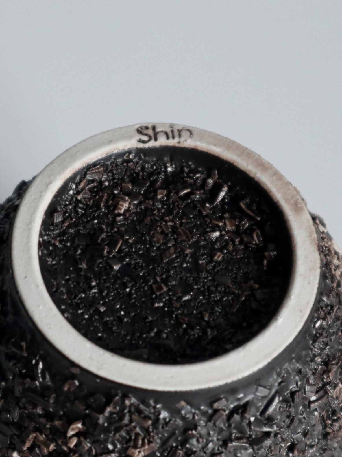 Texture oval mini jar (vintage black) - Shinyejiceramics 신예지 - CAVA LIFE