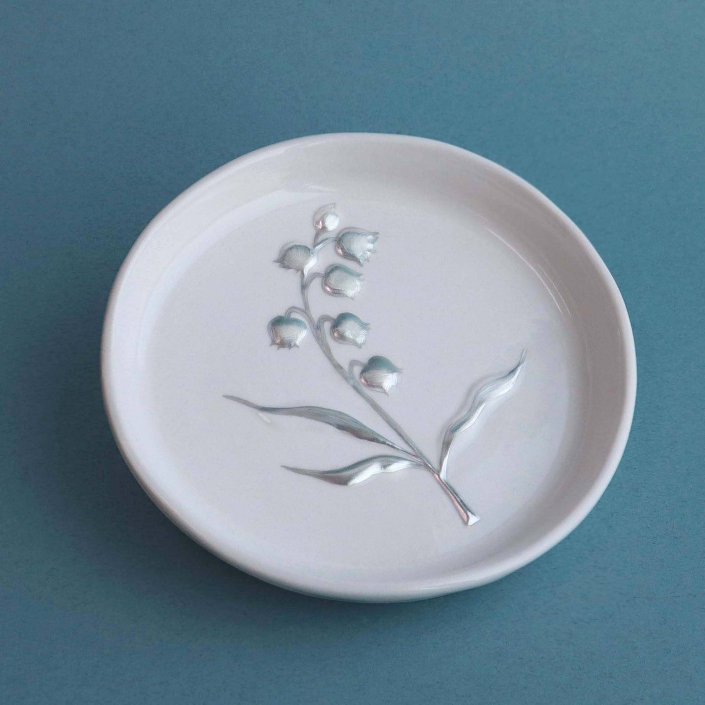 May-lily dish round