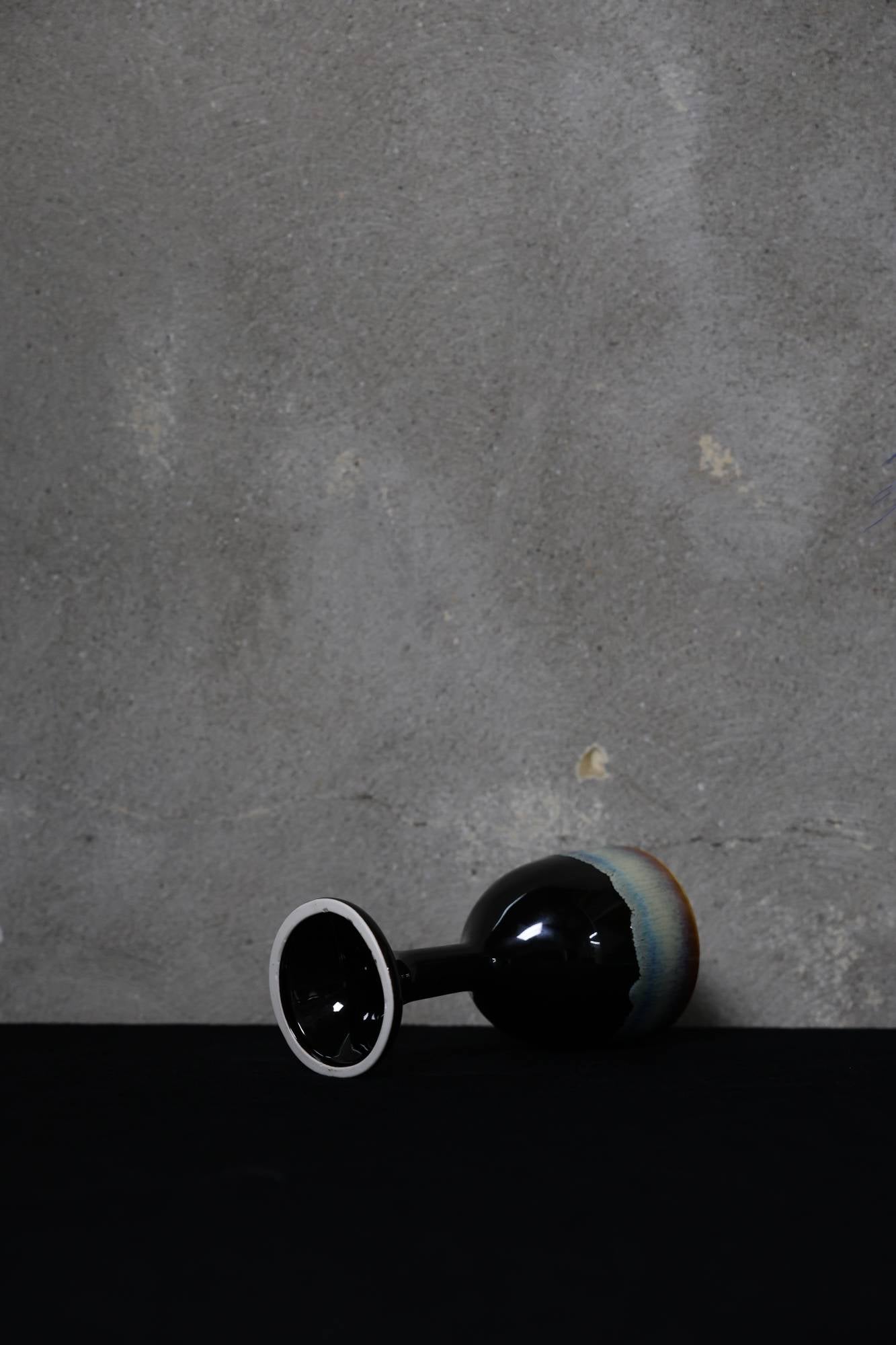 도자기 와인 잔 무너지는 하늘