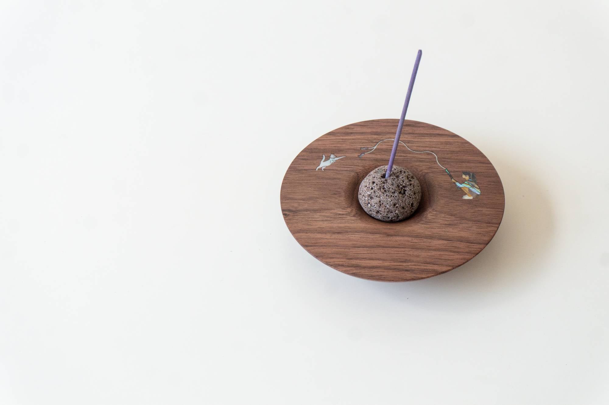 원목 자개 인센스홀더 _ 산책시리즈 - Kim song yi, Kim kyoung hun / somoksobok - CAVA LIFE