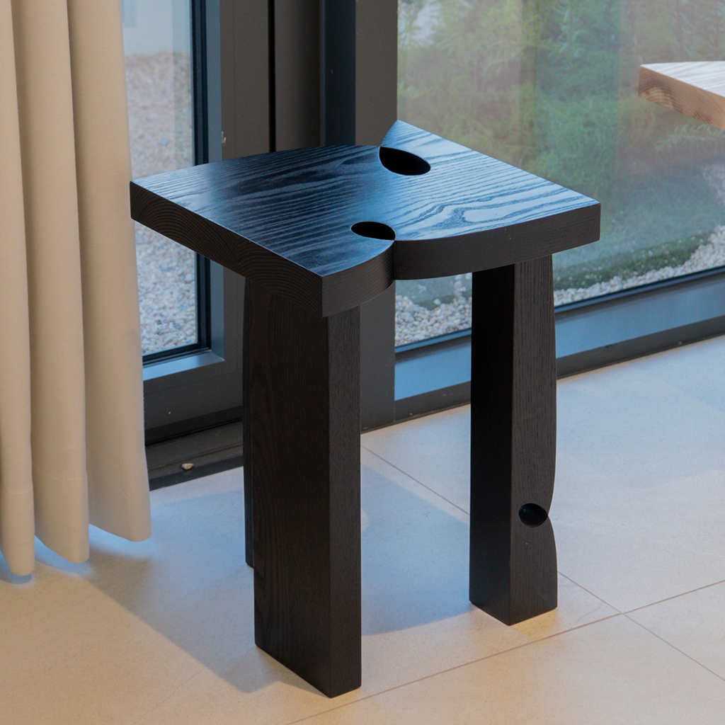 Curly Stool 001 | Black