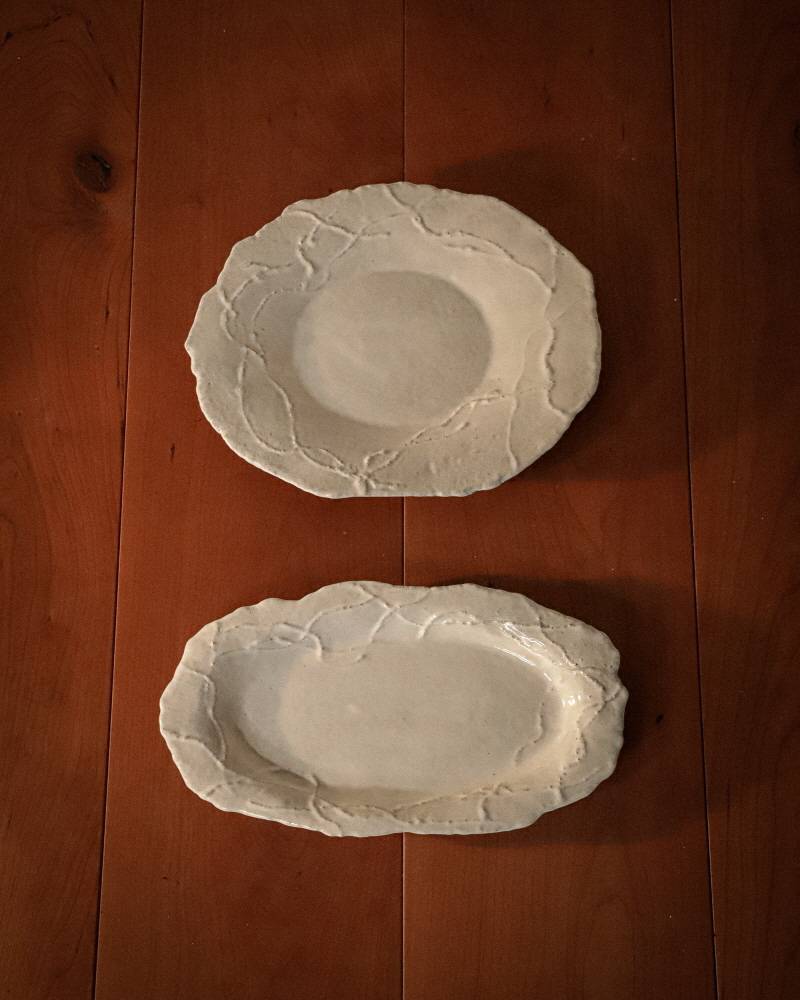 Vine dish matt glossy grey white round