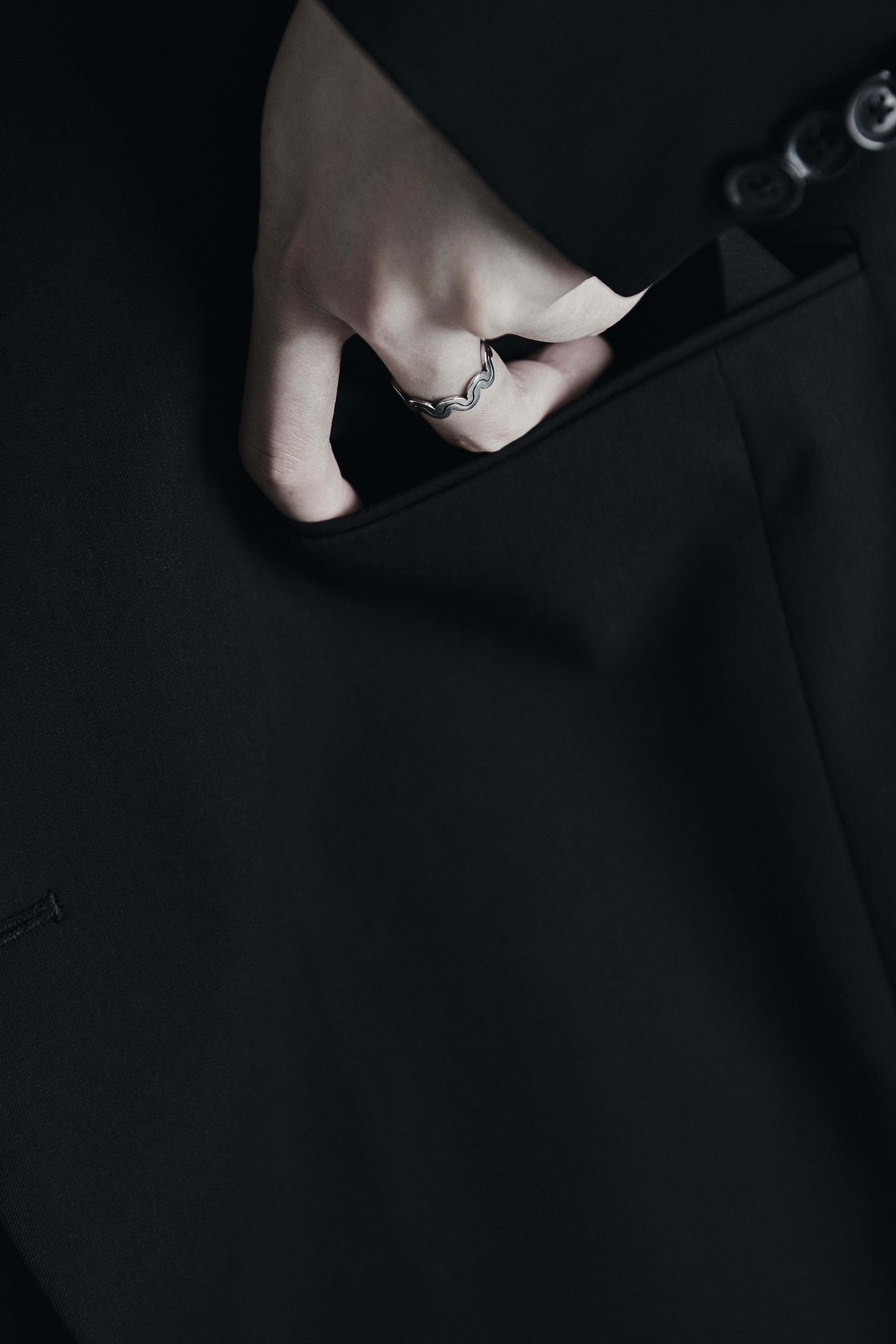 Wave line ring - OVERTHELINE 오버더라인 - CAVA LIFE