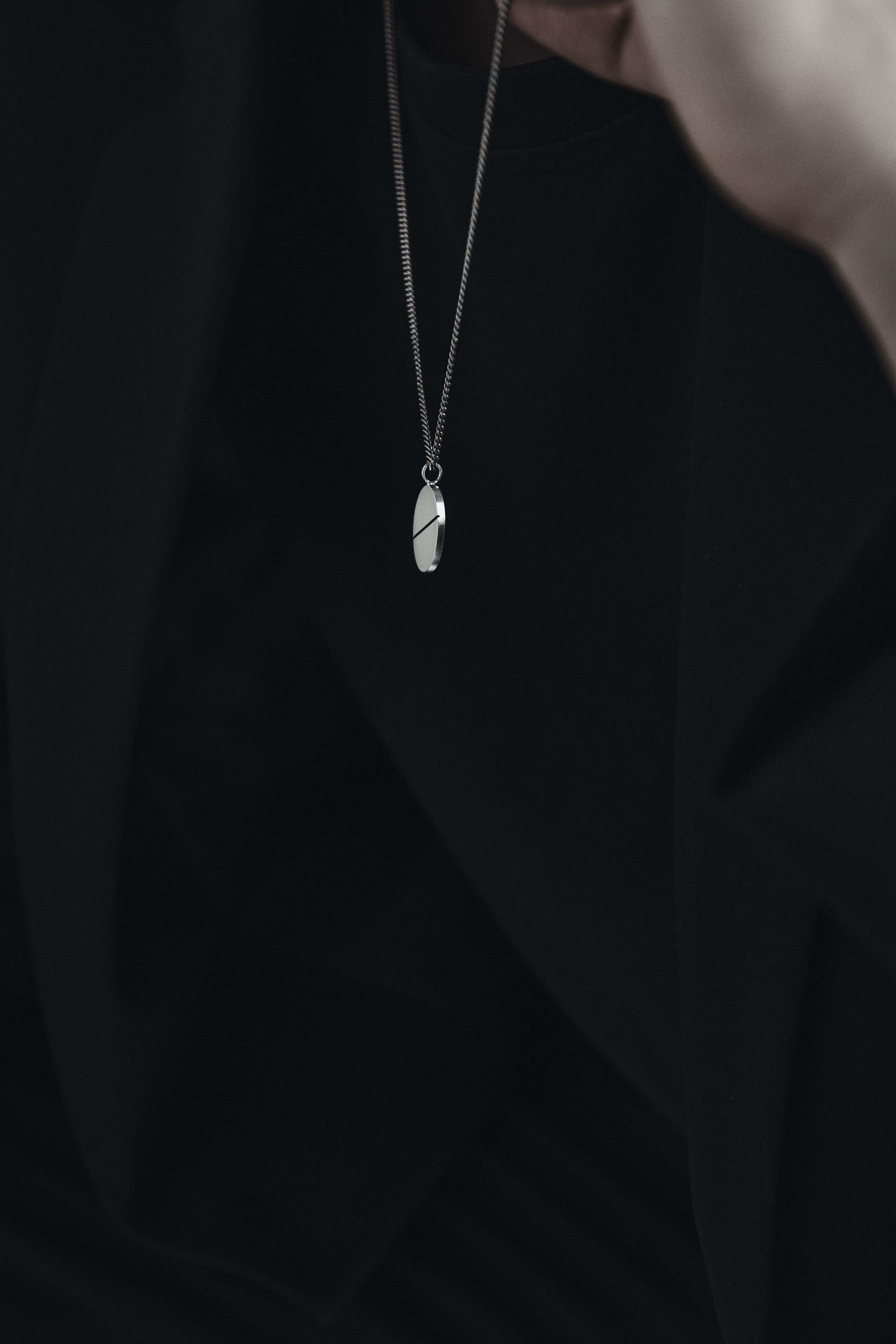 One line oval pendant - OVERTHELINE 오버더라인 - CAVA LIFE