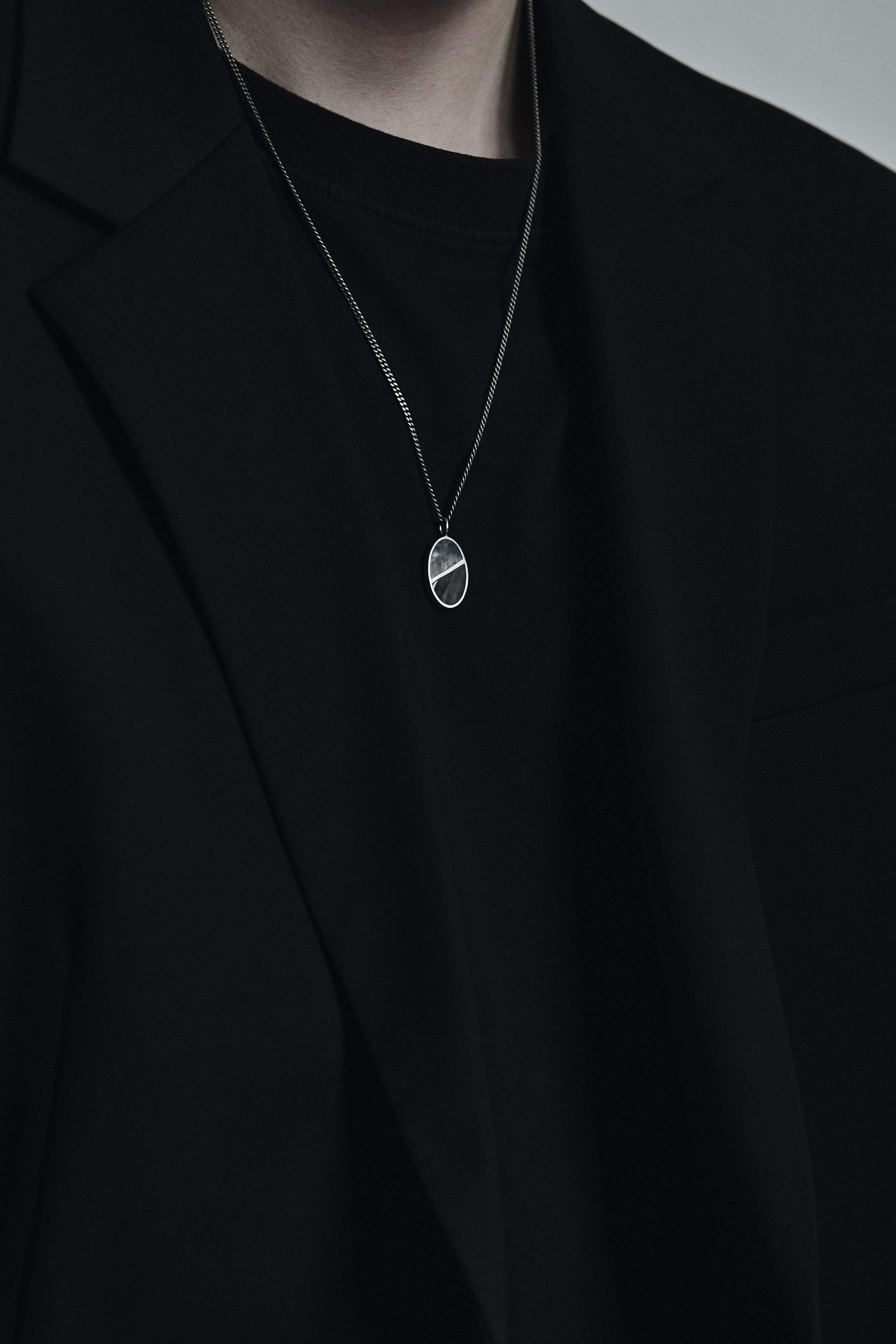 One line oval pendant (Stone setting) - OVERTHELINE 오버더라인 - CAVA LIFE