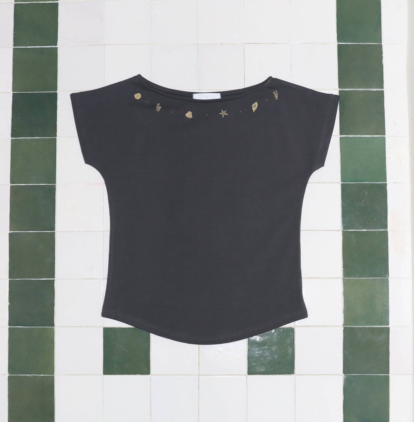 SHELL CAP SLEEVE T (CHARCOAL)
