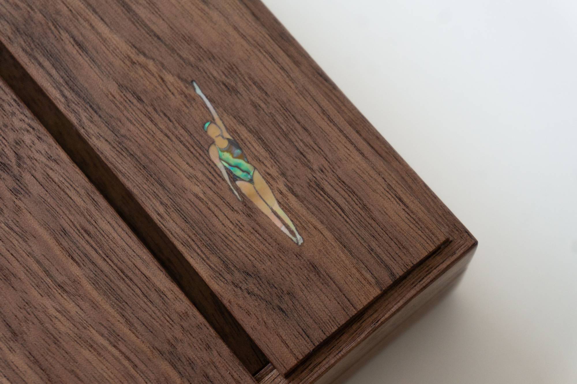 원목자개 꽂이함 _ 수영 시리즈 - Kim song yi, Kim kyoung hun / somoksobok - CAVA LIFE