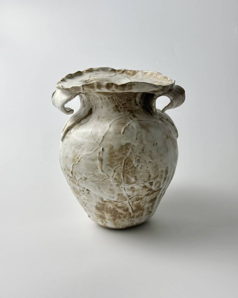 vine leaf round vase