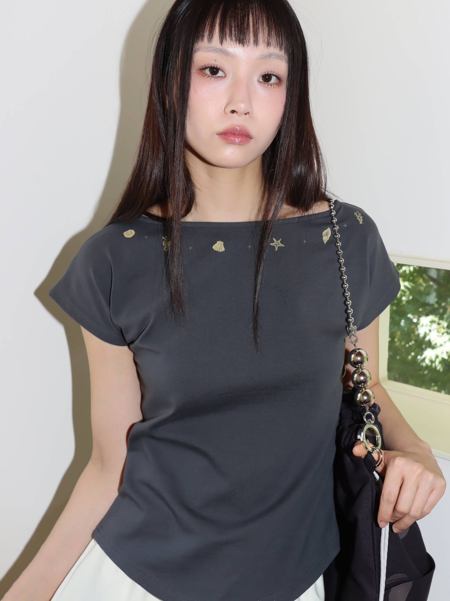 SHELL CAP SLEEVE T (CHARCOAL)