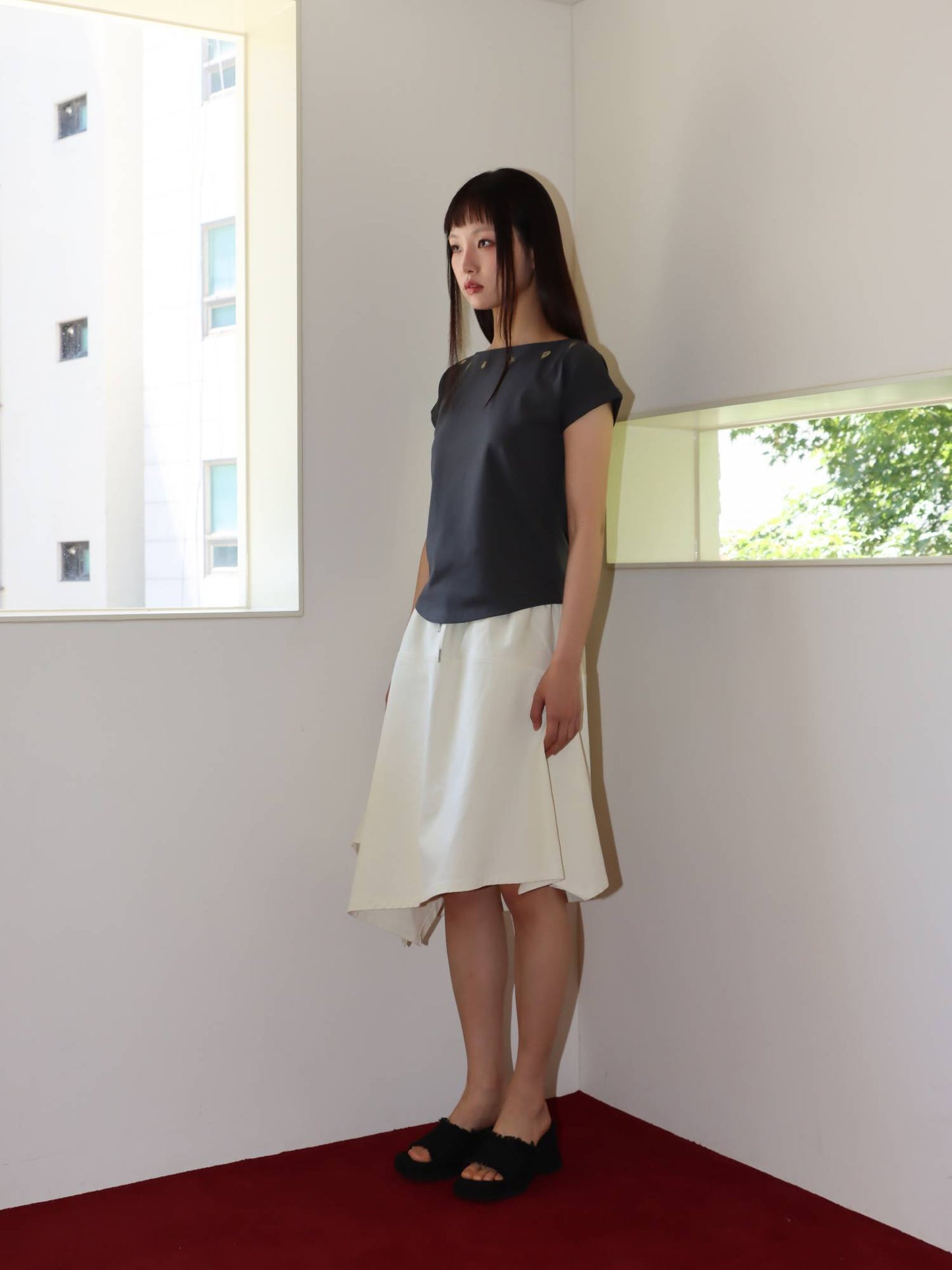 SHELL CAP SLEEVE T (CHARCOAL)