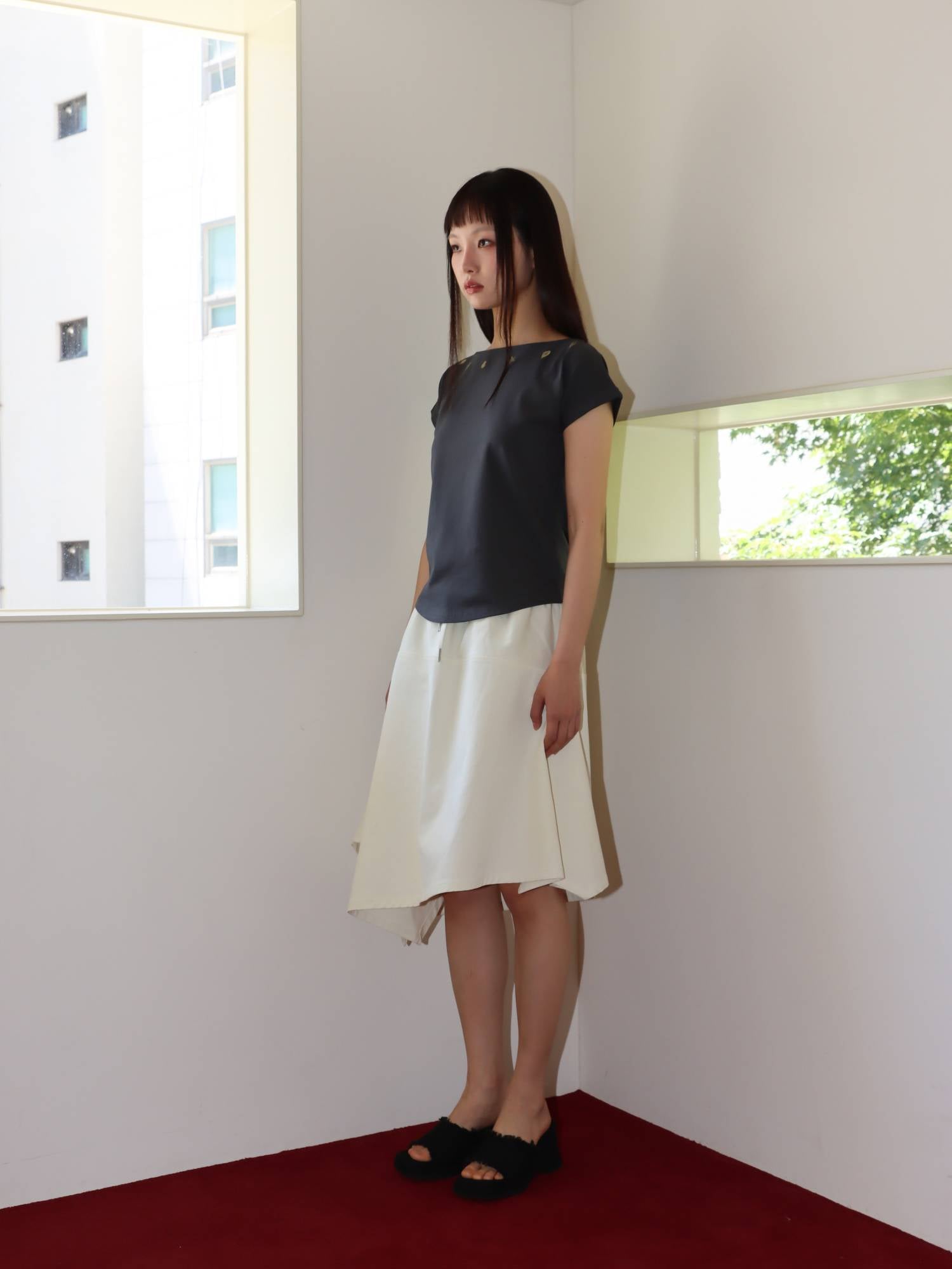 SHELL CAP SLEEVE T (CHARCOAL)