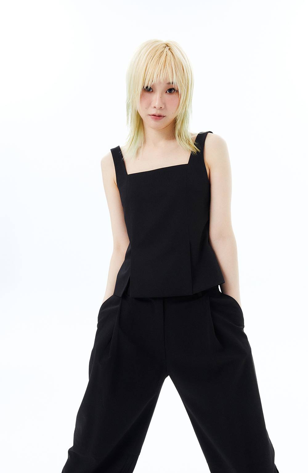 BACK STRAPS TOP / BLACK