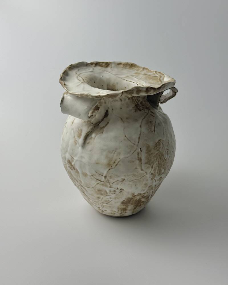 vine leaf round vase