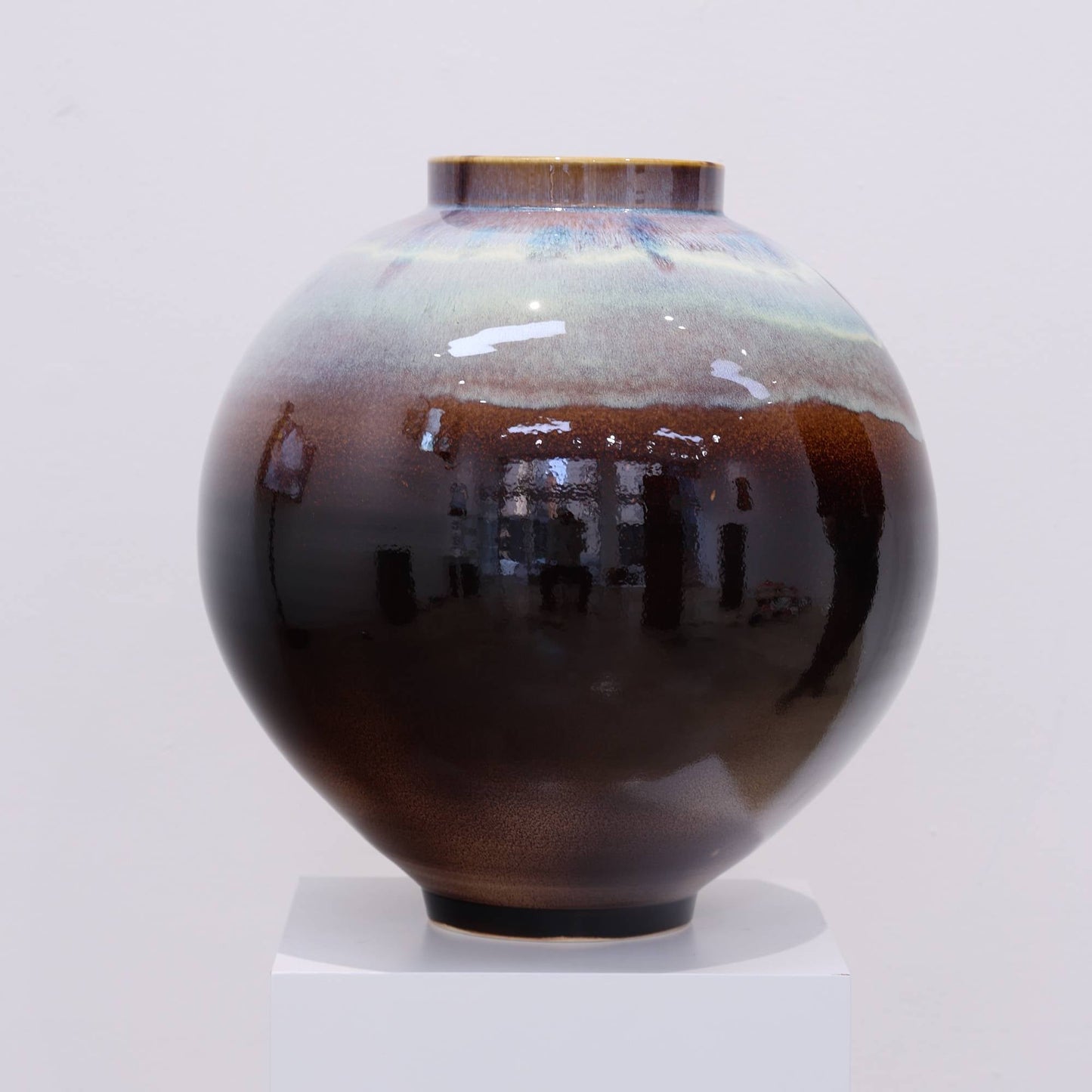 SAI 006 무너지는 하늘 달항아리 46cm