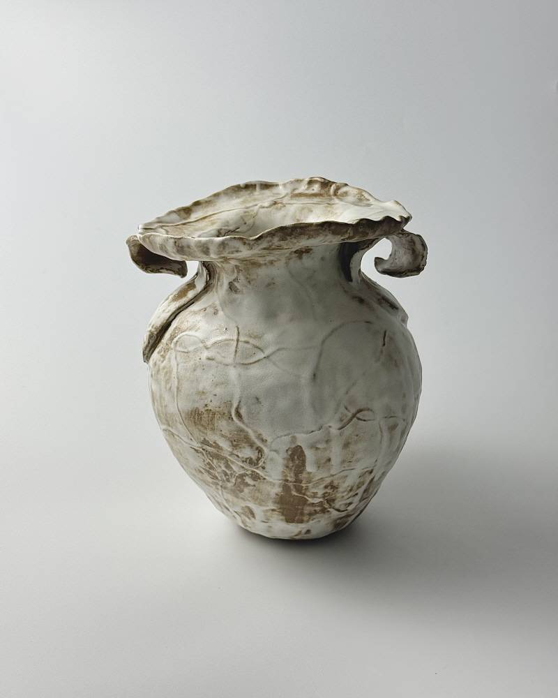 vine leaf round vase