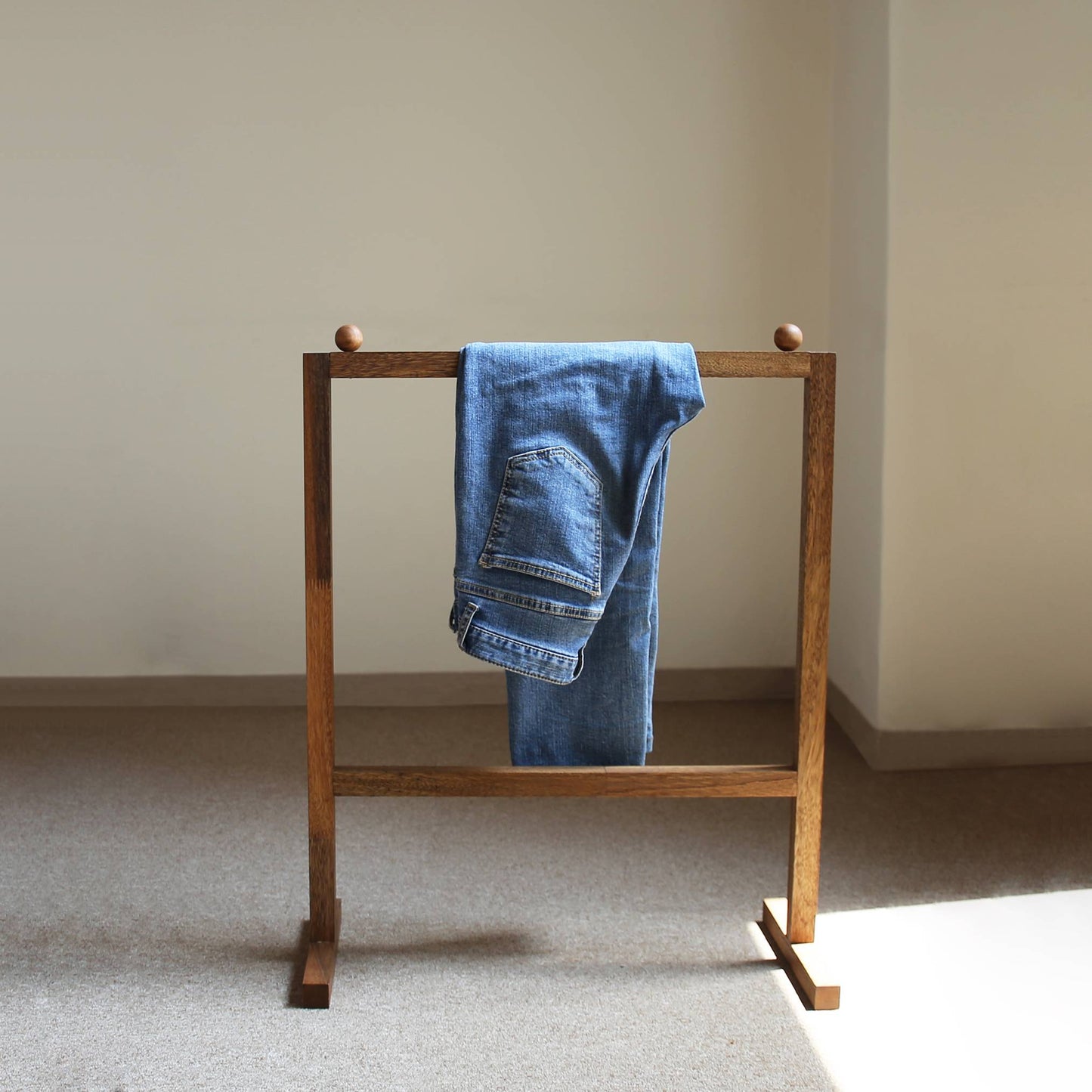 Hurdle hanger 허들 행거 - BrownBuilding 브라운빌딩 - CAVA LIFE