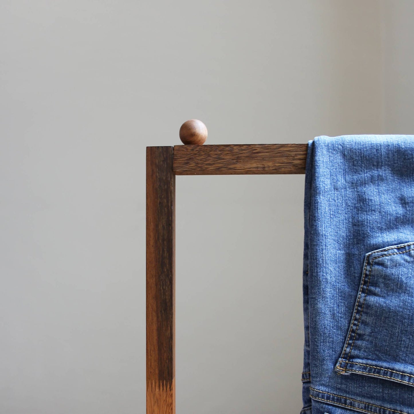 Hurdle hanger 허들 행거 - BrownBuilding 브라운빌딩 - CAVA LIFE