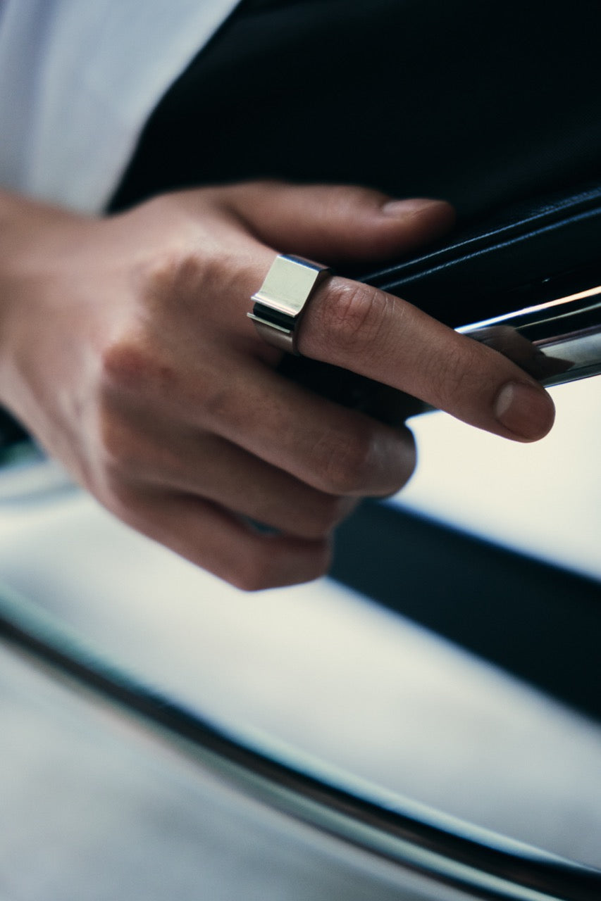 Void square ring - OVERTHELINE 오버더라인 - CAVA LIFE