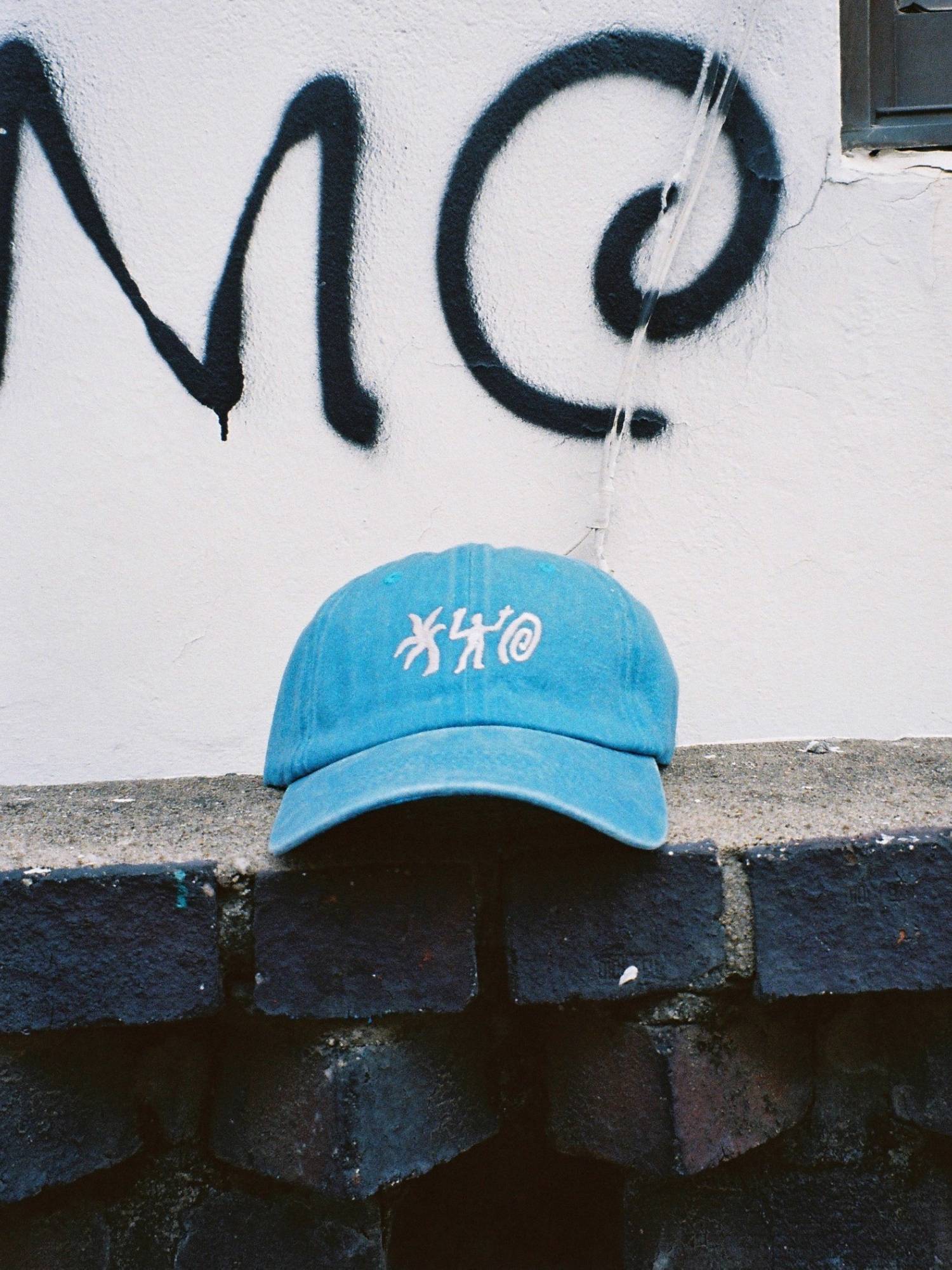 Embroidered Drawing Cap 드로잉 자수 캡 - Blue