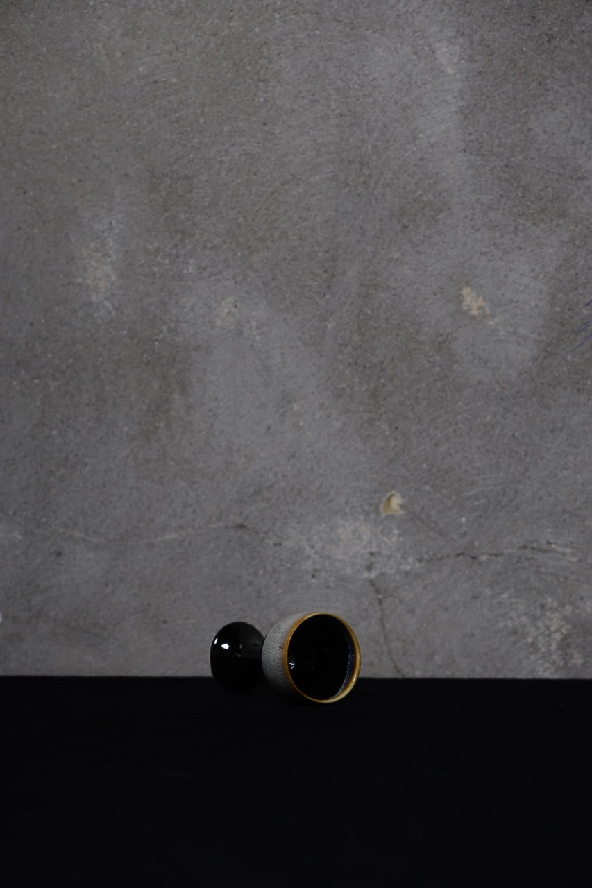 도자기 위스키 잔 무너지는 하늘