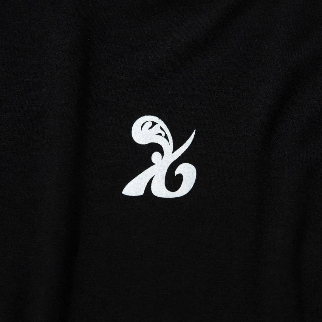 SYMBOL Crop long-sleeved T-Shirt (BLACK) - KRUCHI 크루치 - CAVA LIFE