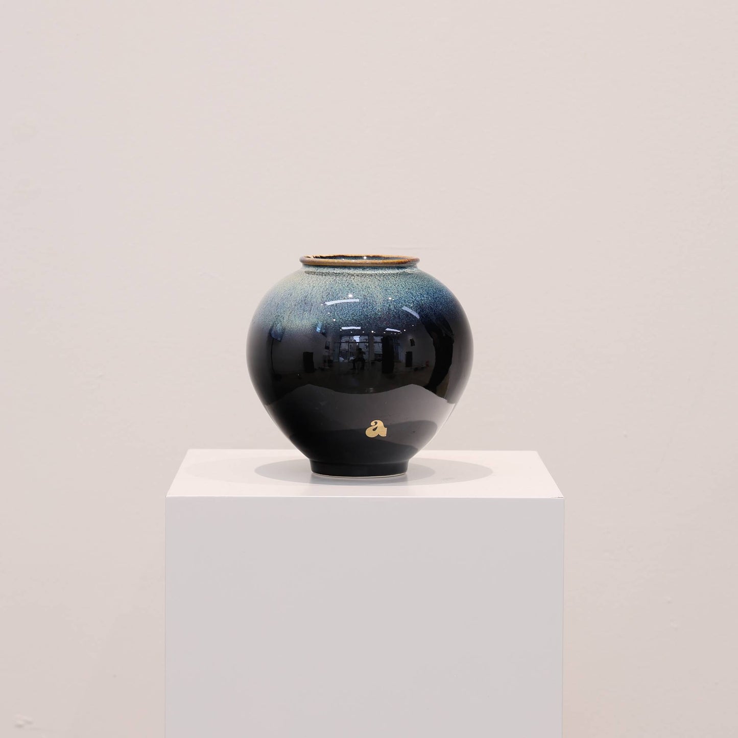 SAI 006 무너지는 하늘 달항아리 19