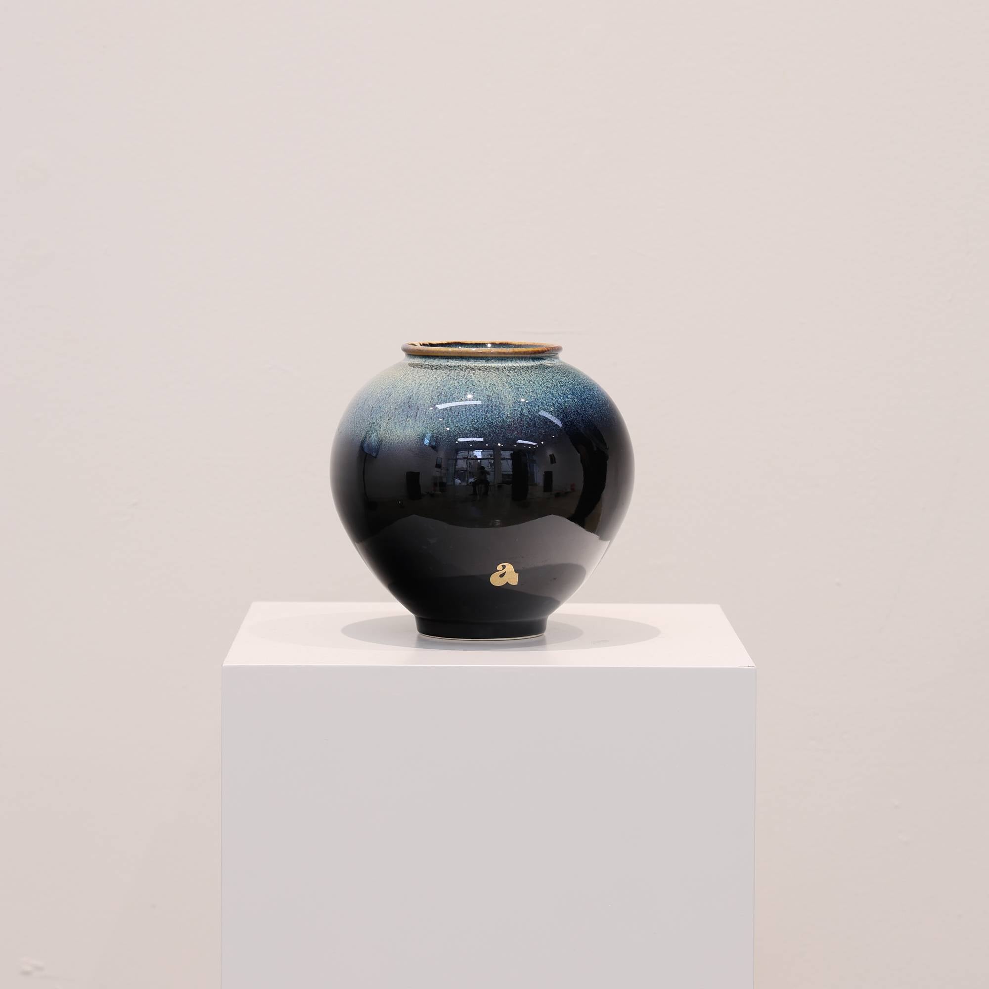 SAI 006 무너지는 하늘 달항아리 19