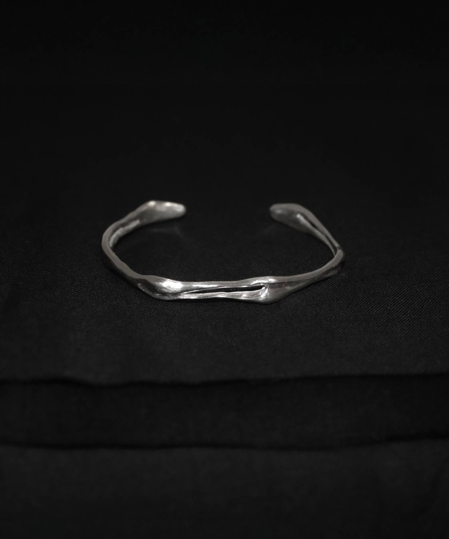 haett's signature bangle