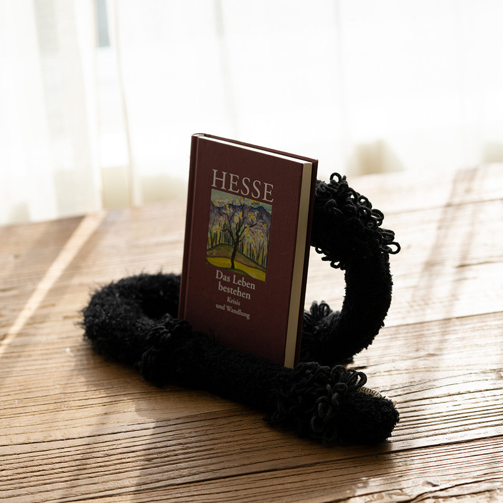 [xRuth.] warm worm 02 - black - Object Gangmul 오브젝트 강물 - CAVA LIFE