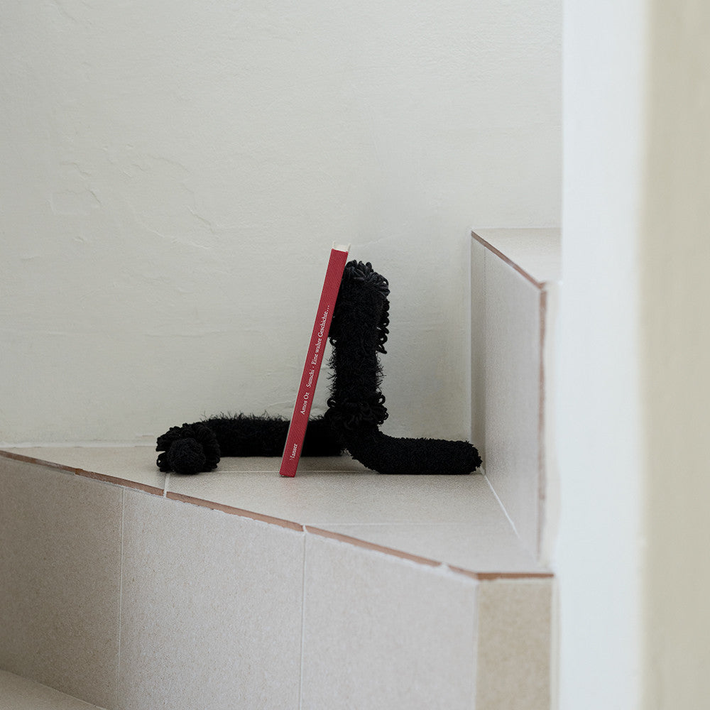 [xRuth.] warm worm 01 - black - Object Gangmul 오브젝트 강물 - CAVA LIFE