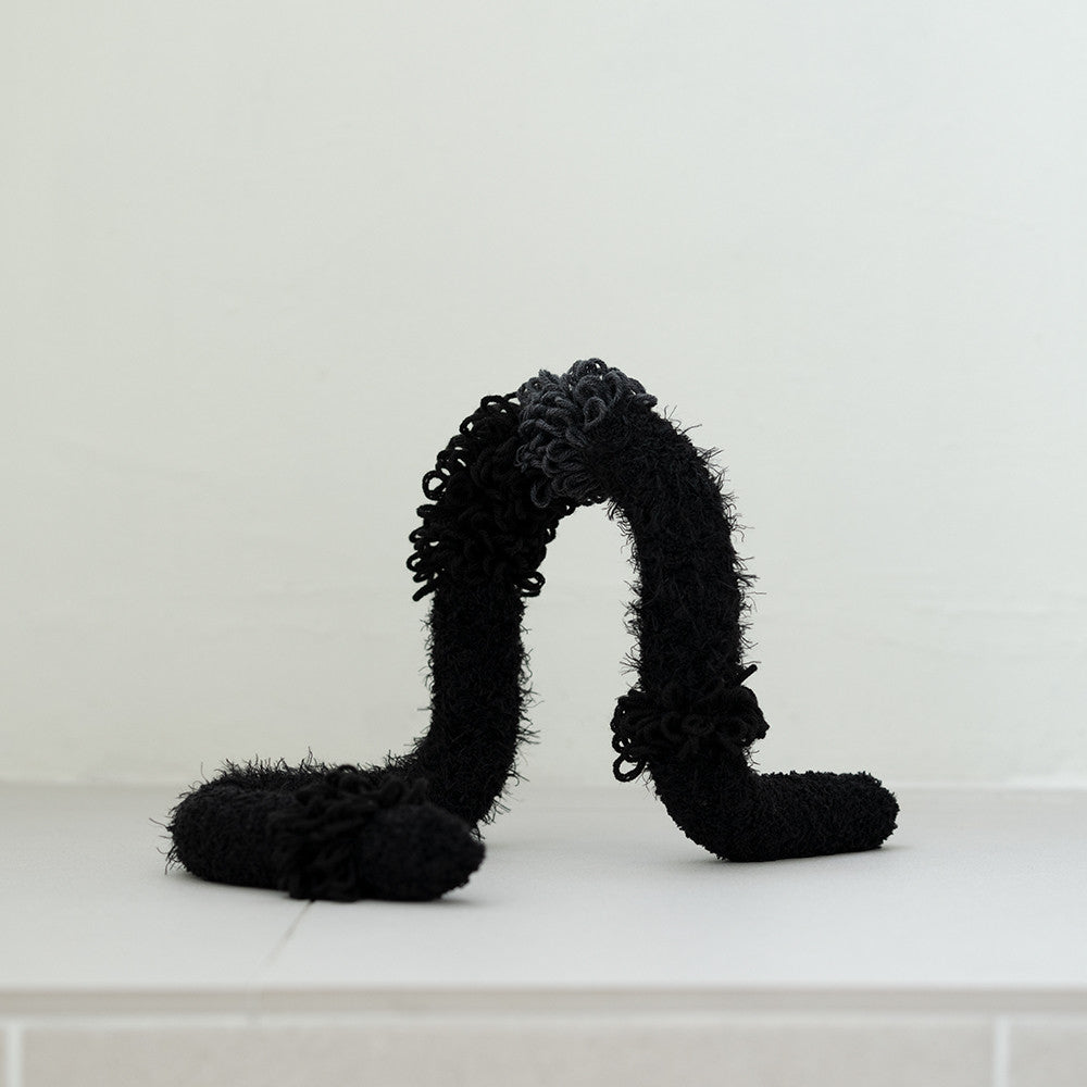 [xRuth.] warm worm 01 - black - Object Gangmul 오브젝트 강물 - CAVA LIFE