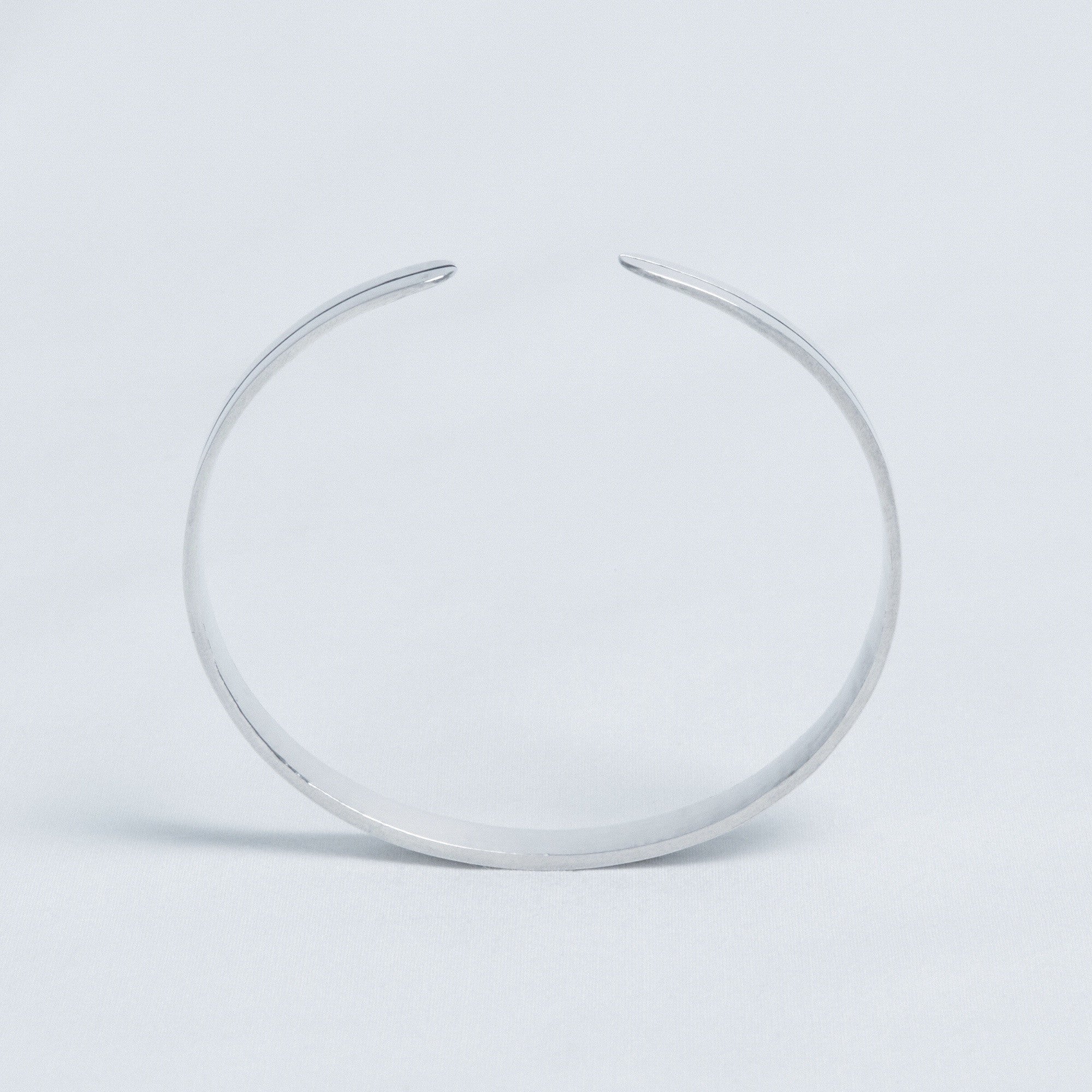 One line bangle - OVERTHELINE 오버더라인 - CAVA LIFE