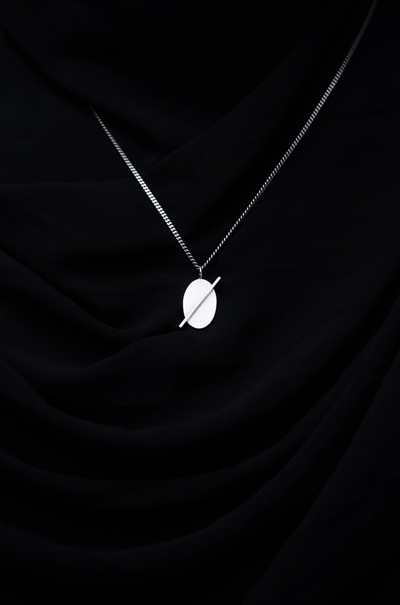 Bold line solid oval pendant - OVERTHELINE 오버더라인 - CAVA LIFE
