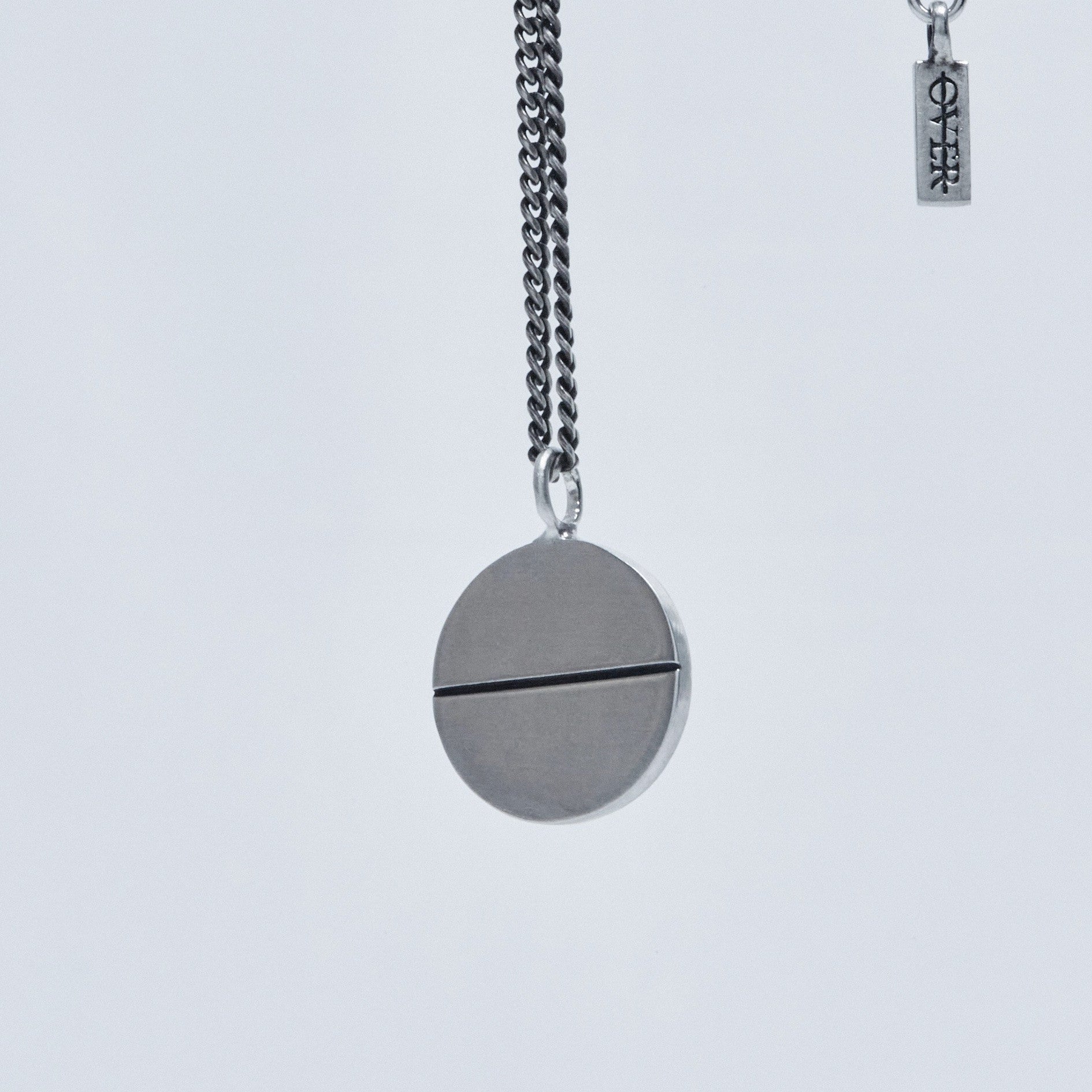 One line circle pendant - OVERTHELINE 오버더라인 - CAVA LIFE