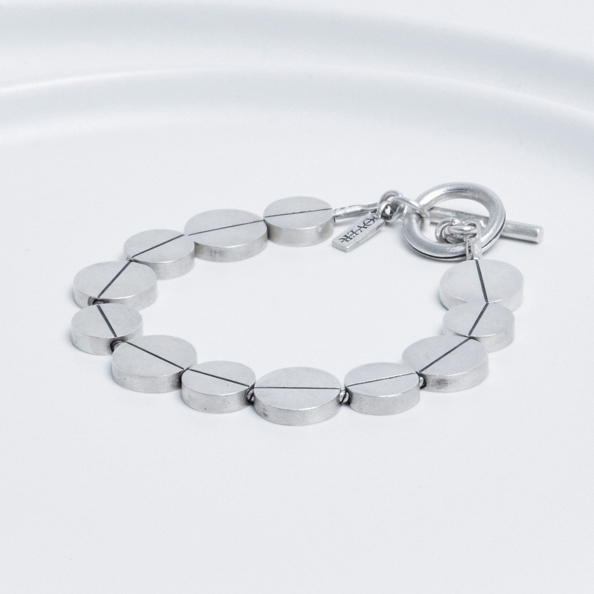 One line Bracelet - OVERTHELINE 오버더라인 - CAVA LIFE