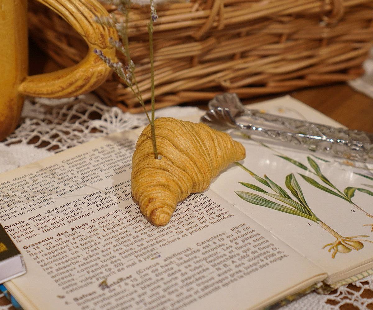 크루아상 paperweight (2colors) - Colin et Chloé 콜랭에클로에 - CAVA LIFE