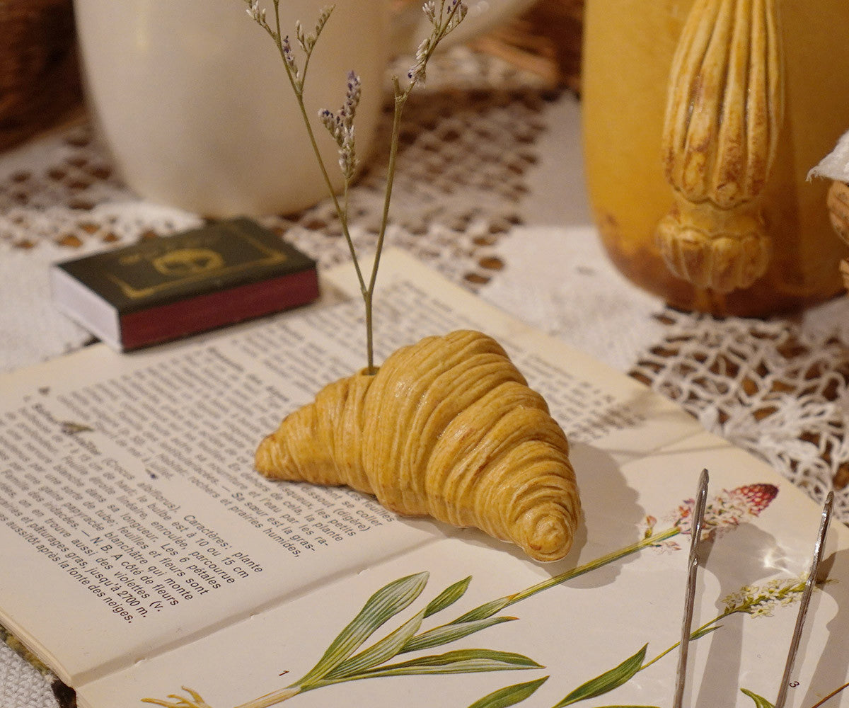 크루아상 paperweight (2colors) - Colin et Chloé 콜랭에클로에 - CAVA LIFE