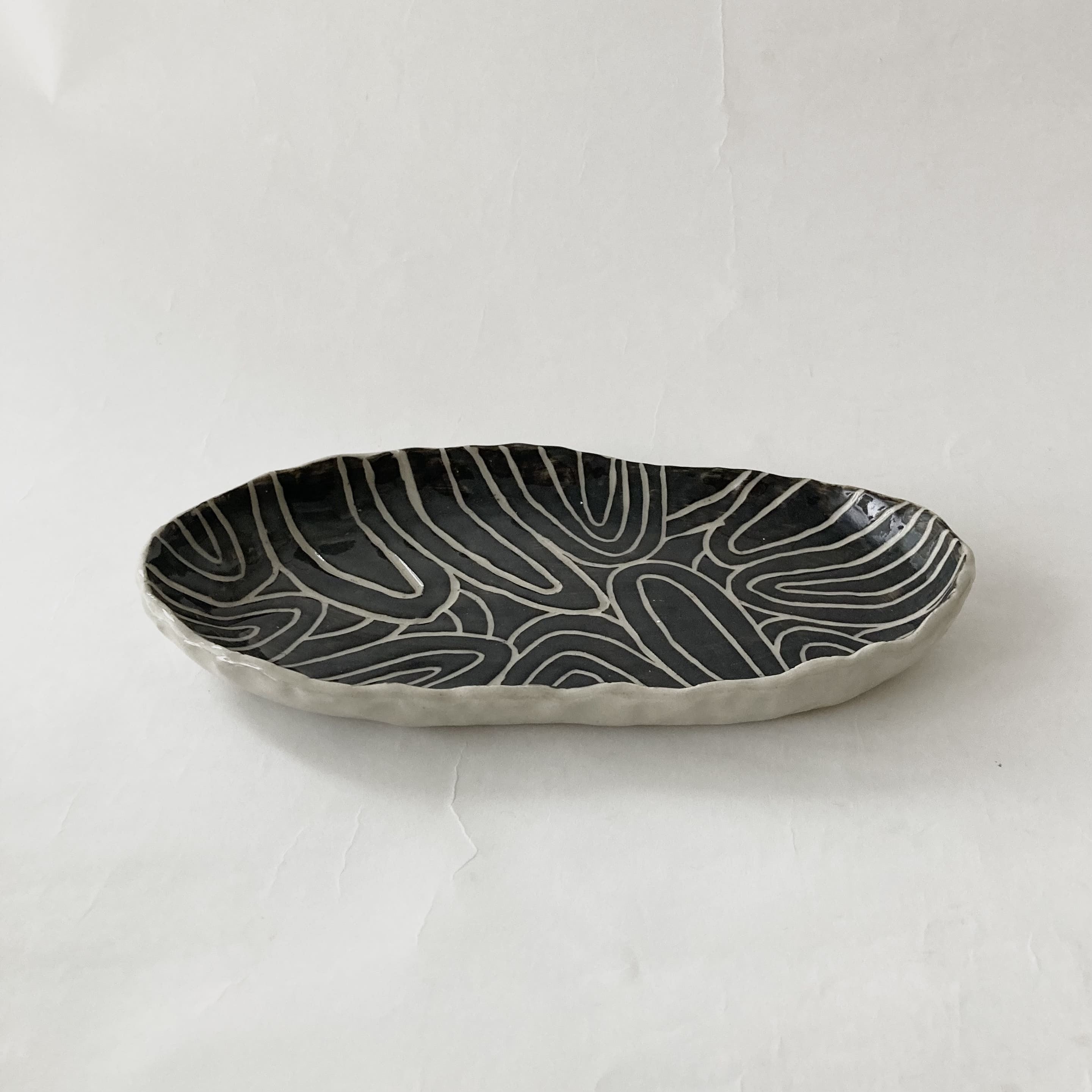 산봉우리 : 접시 (두 가지 색상) - s'leoun 스런 - CAVA LIFE