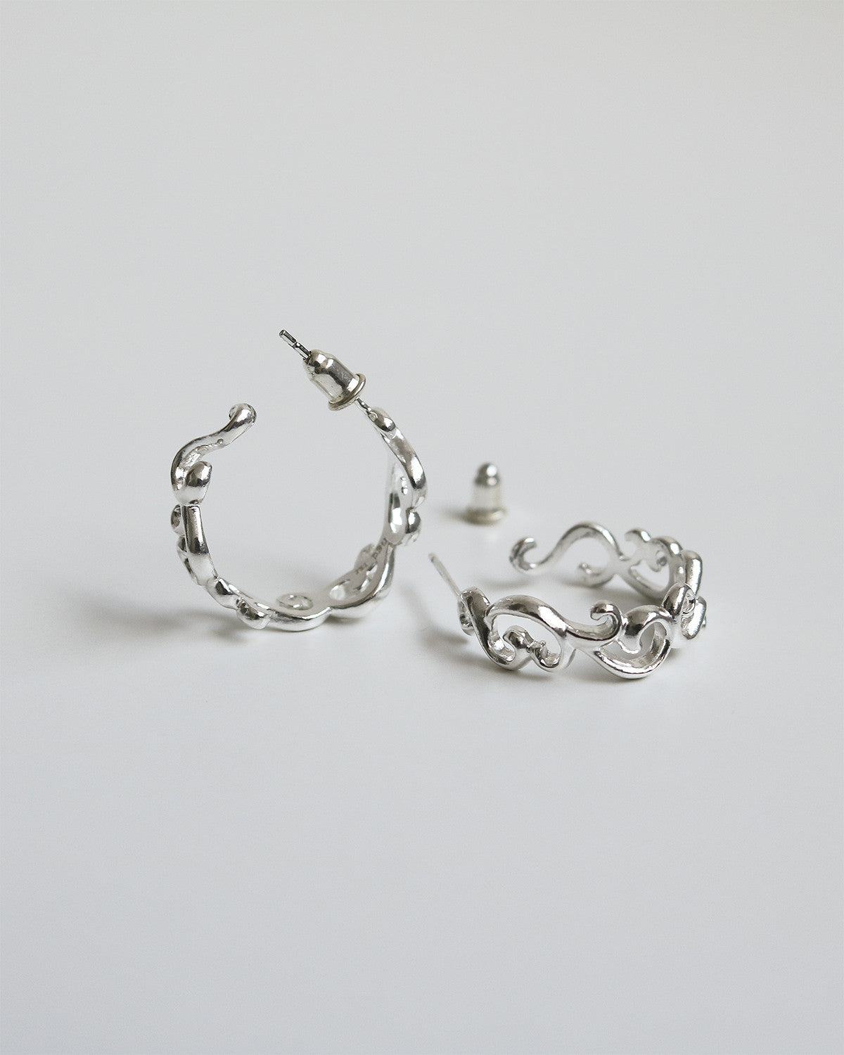 scroll pattern hoop earring - Next Green Door - CAVA LIFE
